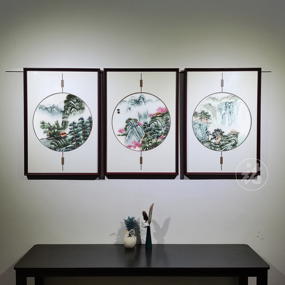 苏绣成品挂画透明丝娟刺绣新中式客厅三联经典款苏绣装饰画图3