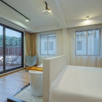 风吟·景观投影露台大床房图2