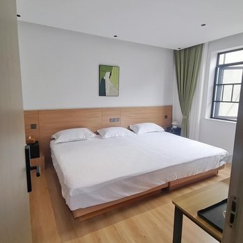 温馨亲子特大床房图5