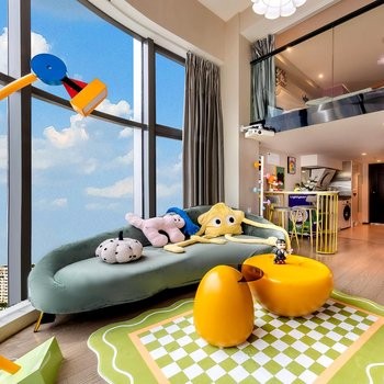 绿色糖果-loft全景落地窗双床房（巨幕投影+冰箱+洗衣机）图5